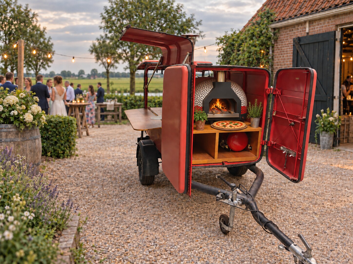 Verse pizza uit de historische brandweeraanhanger van Culivents