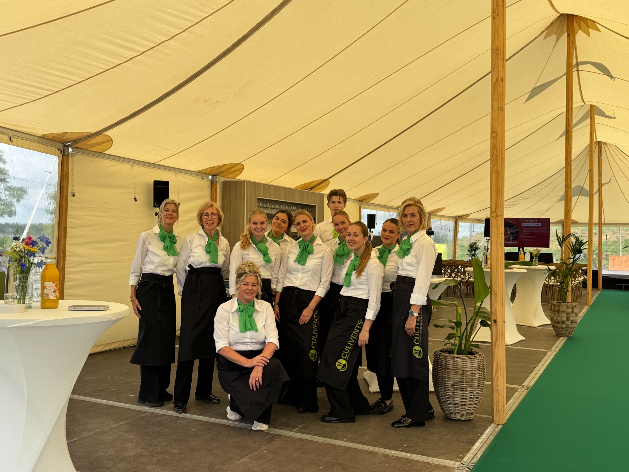 Het Culivents-team in de ontvangsttent bij Omrin
